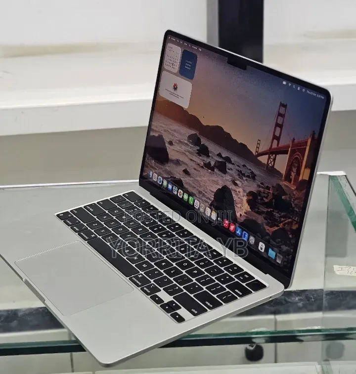 New Laptop Apple MacBook Pro 2022 M2 8GB SSD 256GB