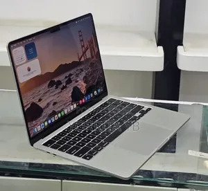 New Laptop Apple MacBook Pro 2022 M2 8GB SSD 256GB