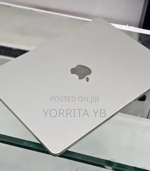New Laptop Apple MacBook Pro 2022 M2 8GB SSD 256GB