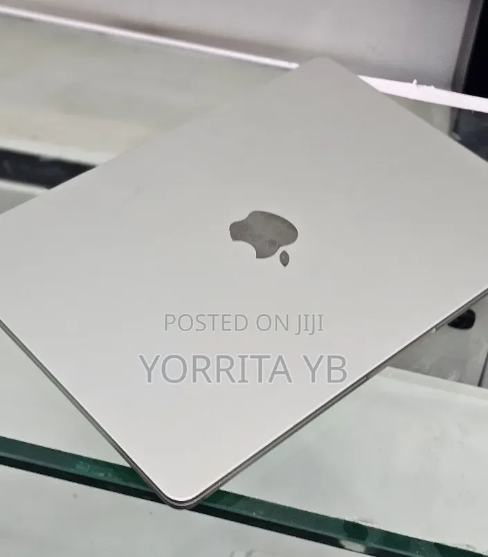 New Laptop Apple MacBook Pro 2022 M2 8GB SSD 256GB