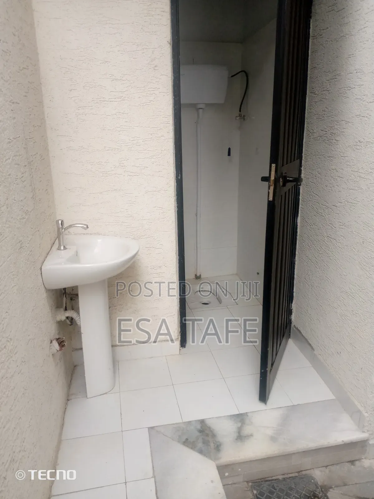 5bdrm Villa in አቃቂ ቃሊቲ, Akaky Kaliti for sale