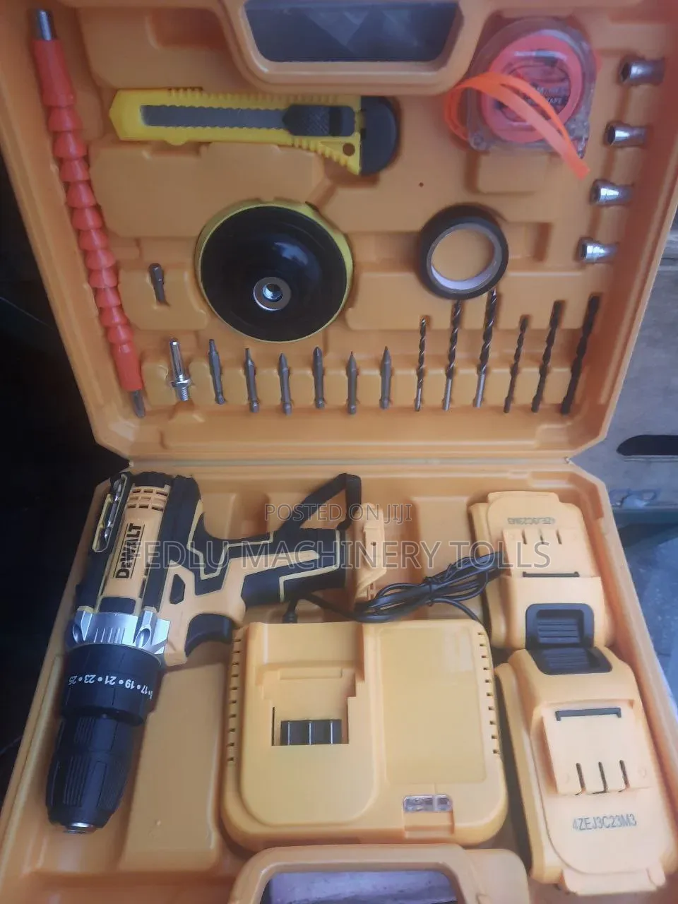 Diwalt With Accessories Chargeable Drill