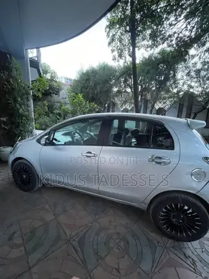 Toyota Yaris 2010 Silver