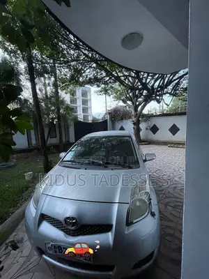 Toyota Yaris 2010 Silver