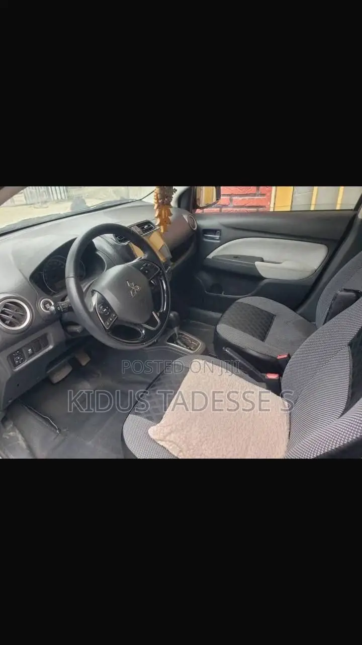 Mitsubishi Attrage 2022 Silver