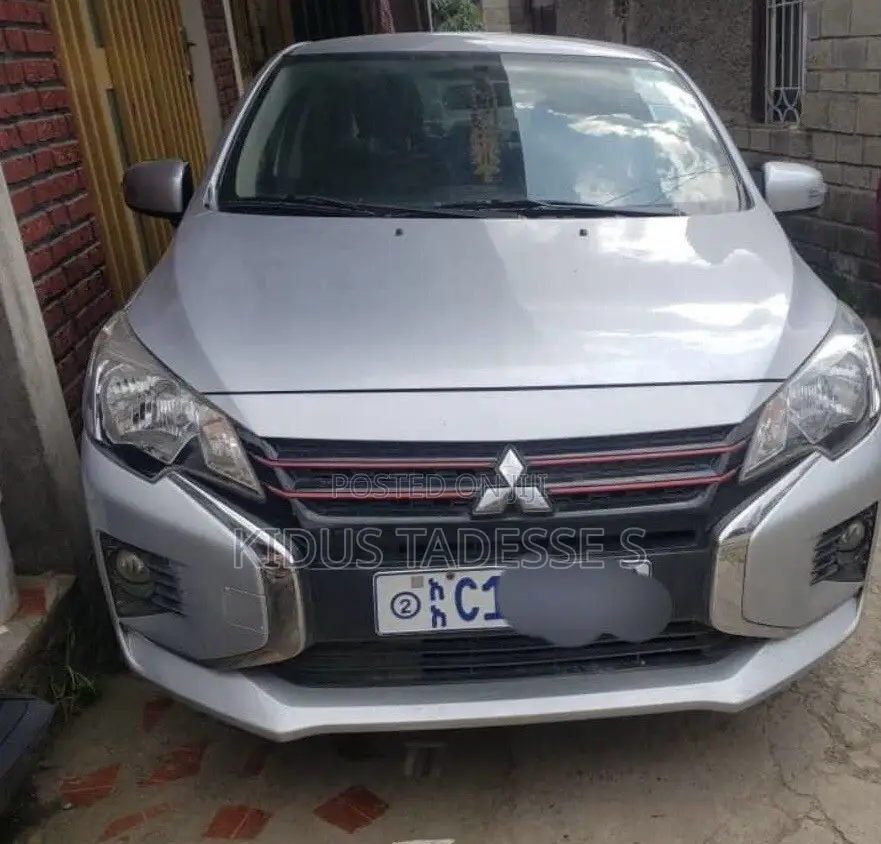 Mitsubishi Attrage 2022 Silver