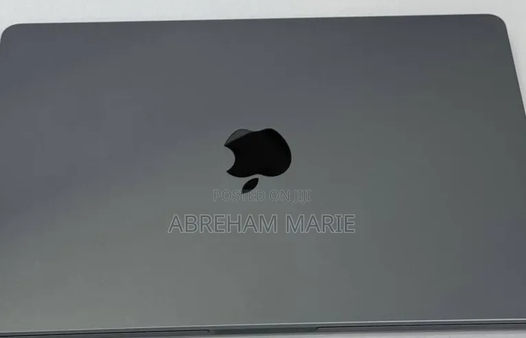 New Laptop Apple MacBook Pro 2022 M2 8GB Intel Core M2 SSD 512GB