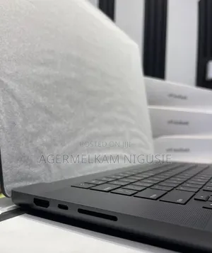 New Laptop Apple MacBook Air 2025 M4 16GB Intel Core Ultra 7 SSD 512GB