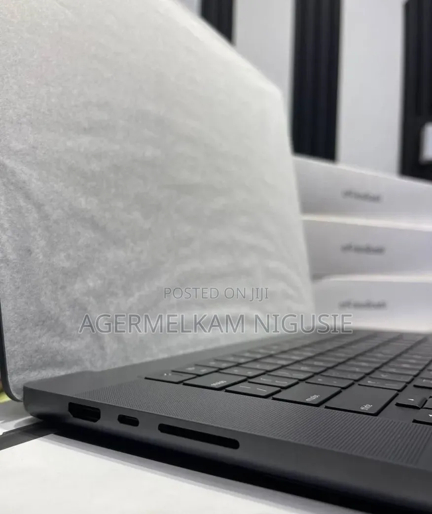 New Laptop Apple MacBook Air 2025 M4 16GB Intel Core Ultra 7 SSD 512GB