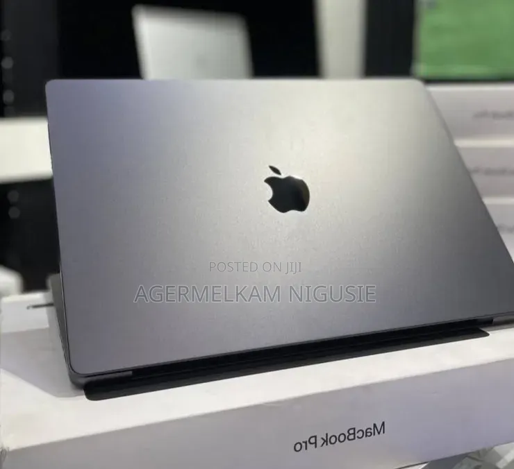 New Laptop Apple MacBook Air 2025 M4 16GB Intel Core Ultra 7 SSD 512GB
