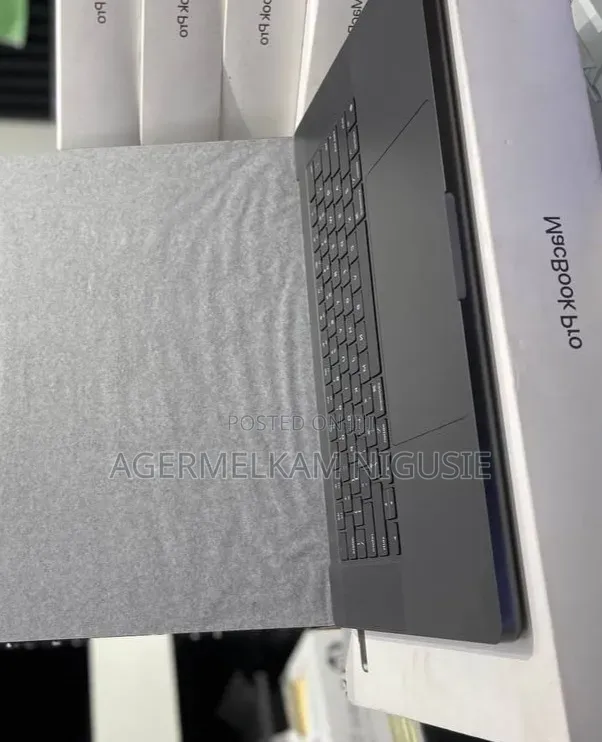 New Laptop Apple MacBook Air 2025 M4 16GB Intel Core Ultra 7 SSD 512GB