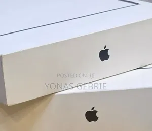 New Laptop Apple MacBook 16GB Apple M5 SSD 512GB
