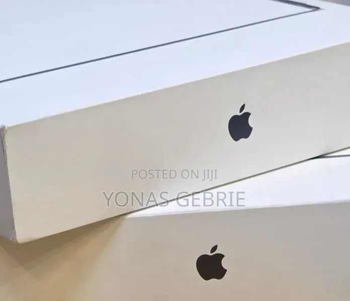 New Laptop Apple MacBook 16GB Apple M5 SSD 512GB