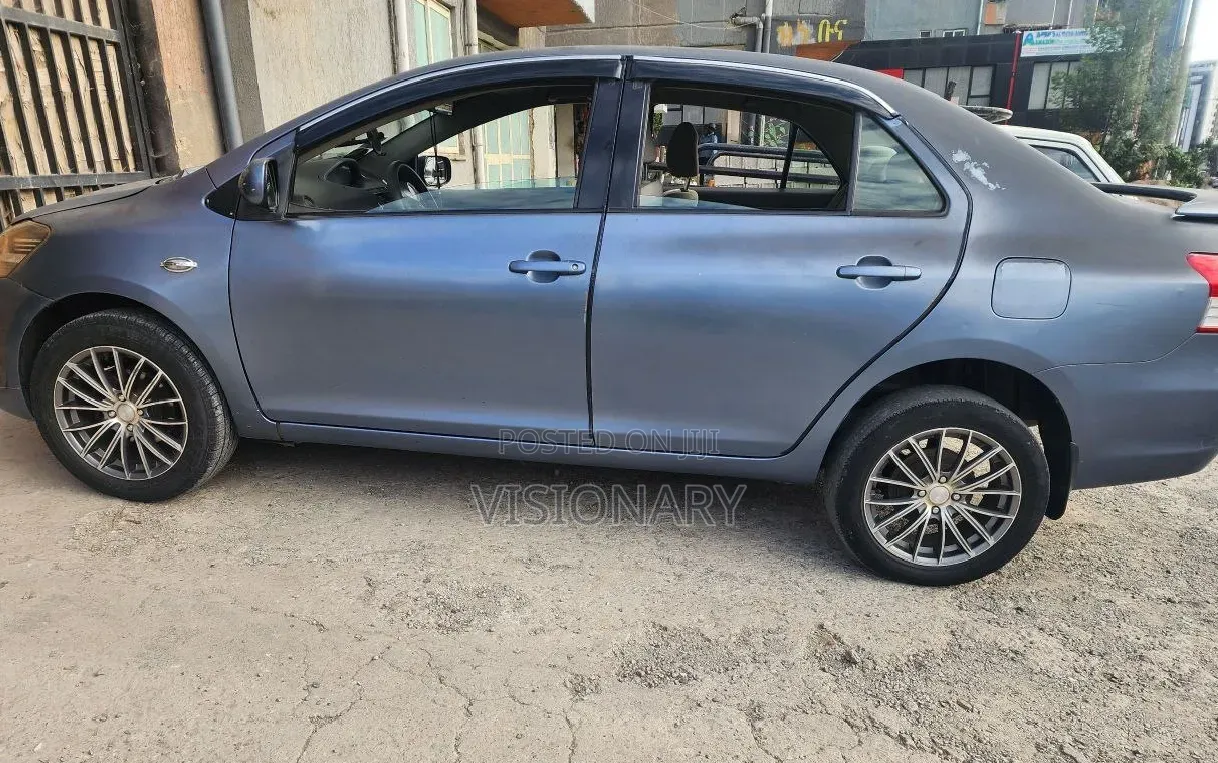 Toyota Yaris 2011 Blue