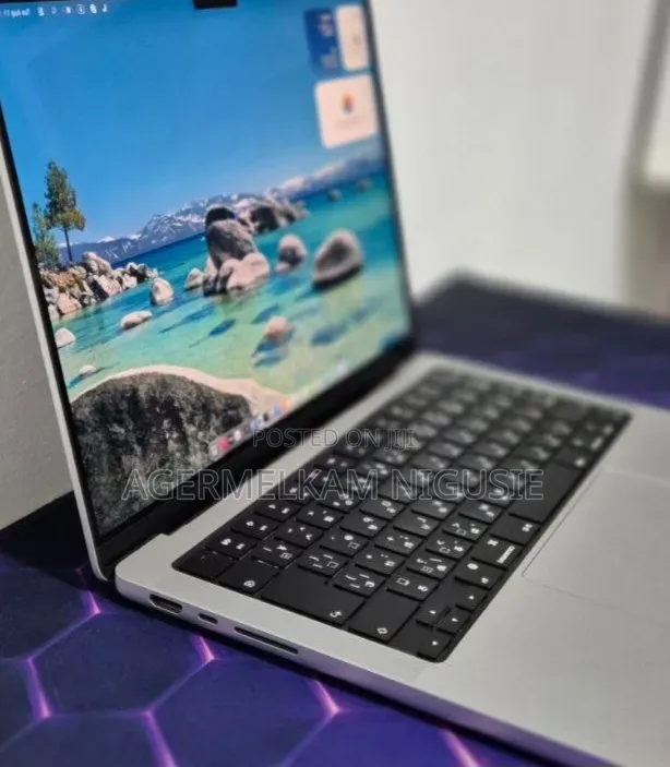 New Laptop Apple MacBook 16GB AMD A10 SSD 512GB