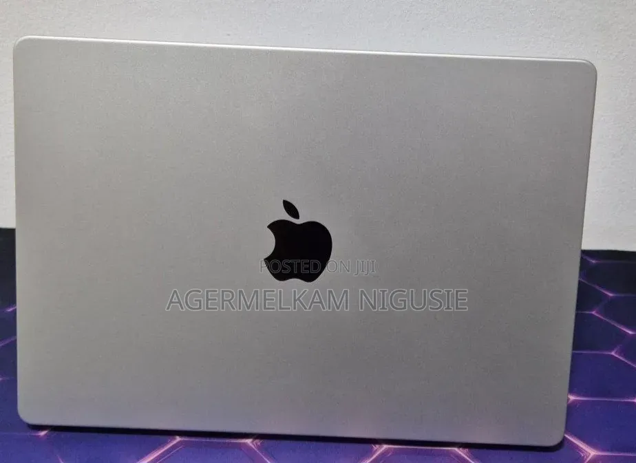 New Laptop Apple MacBook 16GB AMD A10 SSD 512GB