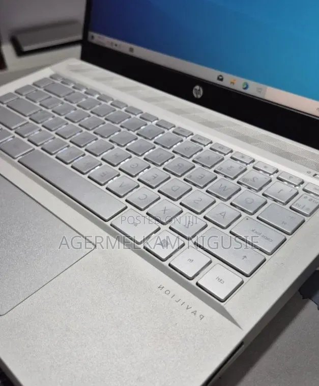 New Laptop HP Pavilion 14 8GB Intel Core i5 SSD 256GB