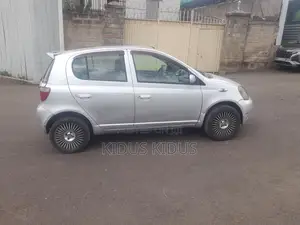 Toyota Vitz 2000 Beige