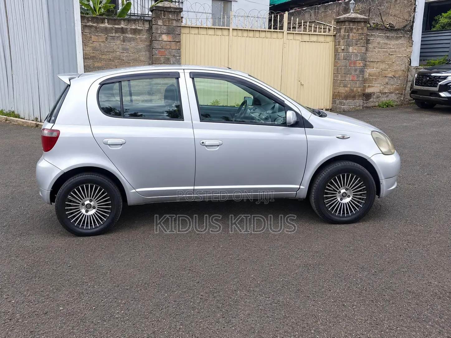 Toyota Vitz 2000 Beige