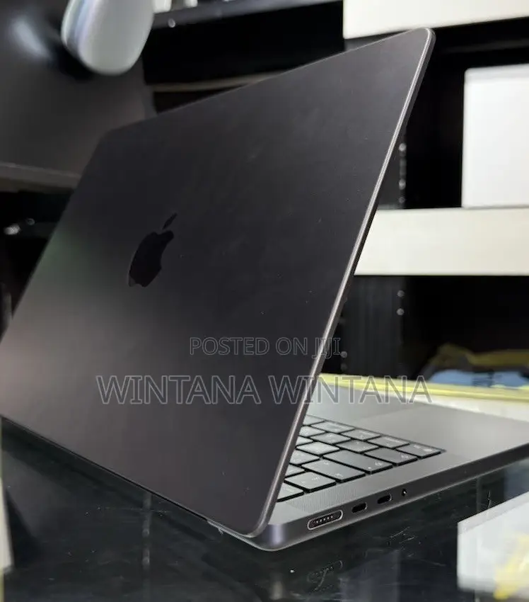 New Laptop Apple MacBook Pro 2025 M5 16GB Apple M5 SSD 512GB