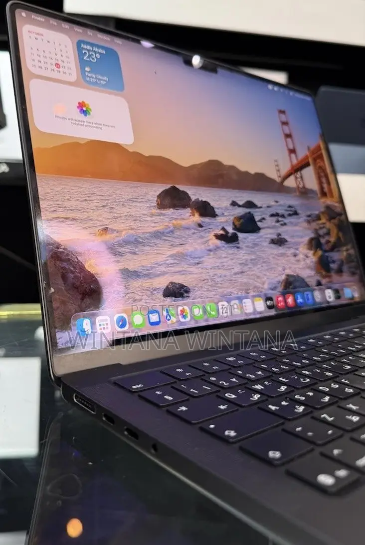New Laptop Apple MacBook Pro 2025 M5 16GB Apple M5 SSD 512GB