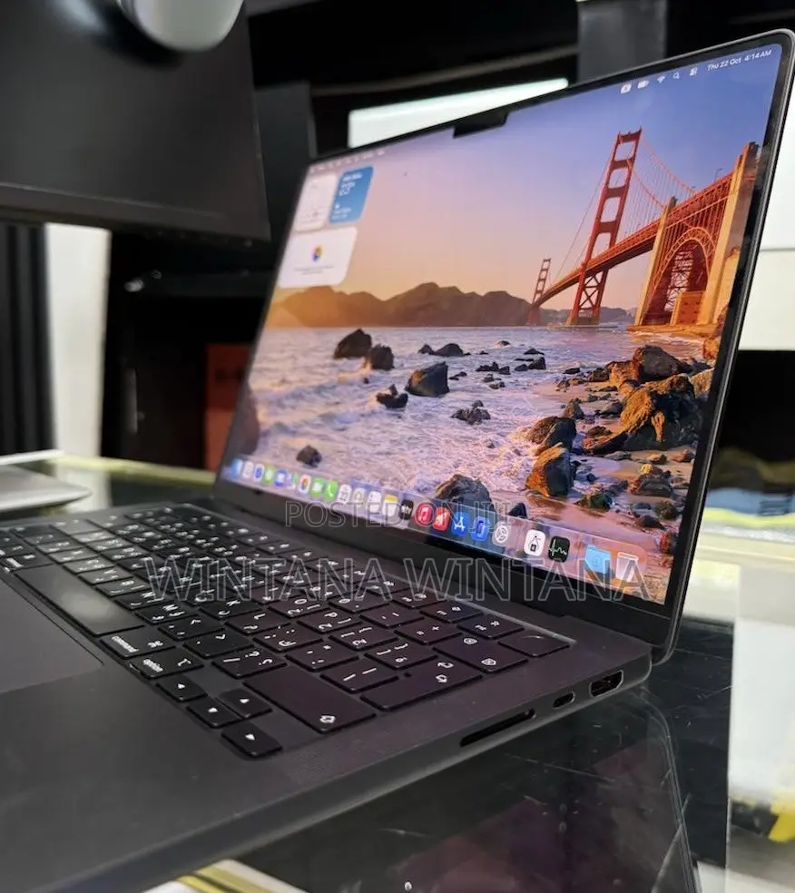 New Laptop Apple MacBook Pro 2025 M5 16GB Apple M5 SSD 512GB