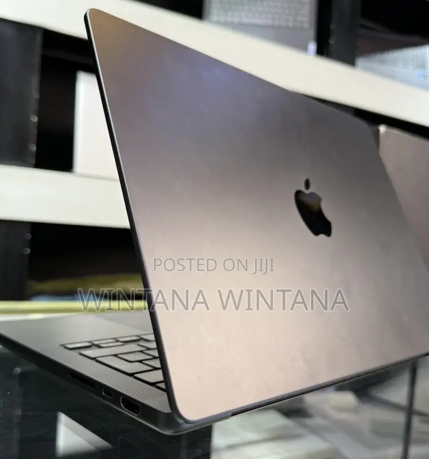New Laptop Apple MacBook Pro 2025 M5 16GB Apple M5 SSD 512GB