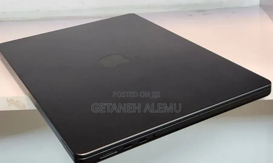 New Laptop Apple MacBook Pro 2025 M5 16GB Apple M5 Pro SSD 512GB