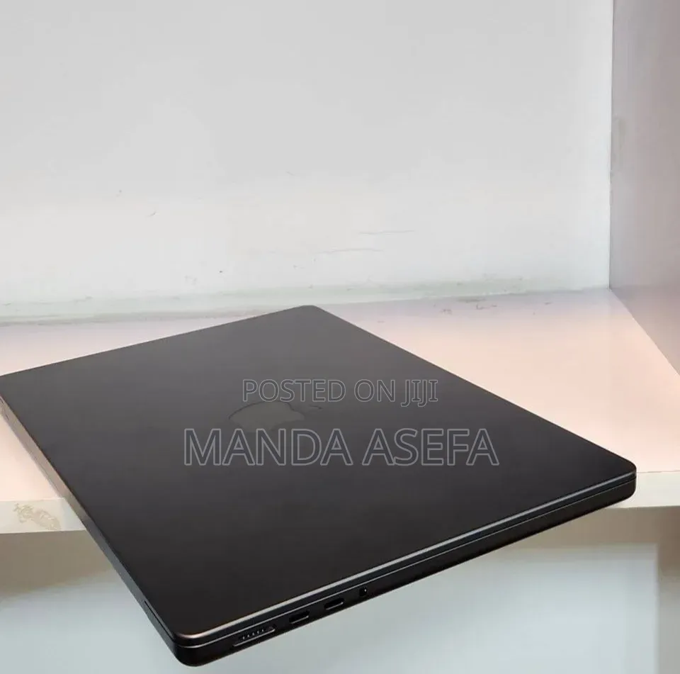 New Laptop Apple MacBook Pro 2025 M5 16GB Apple M5 SSD 512GB