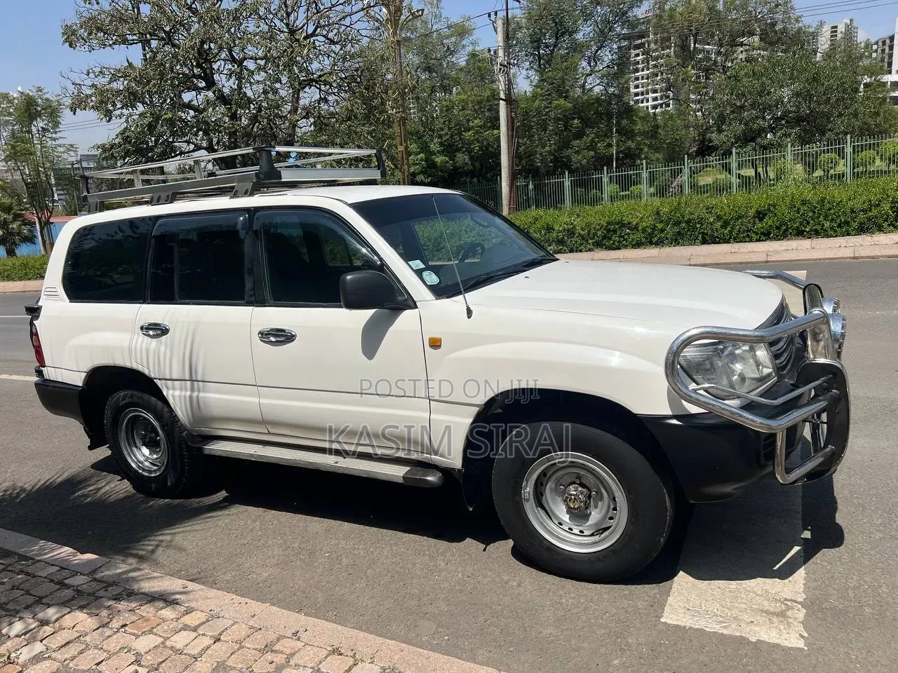 Toyota Land Cruiser HDJ 100 1999 White