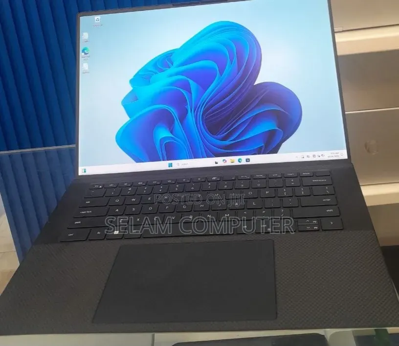 New Laptop Dell XPS 15 16GB Intel Core i7 SSD 512GB