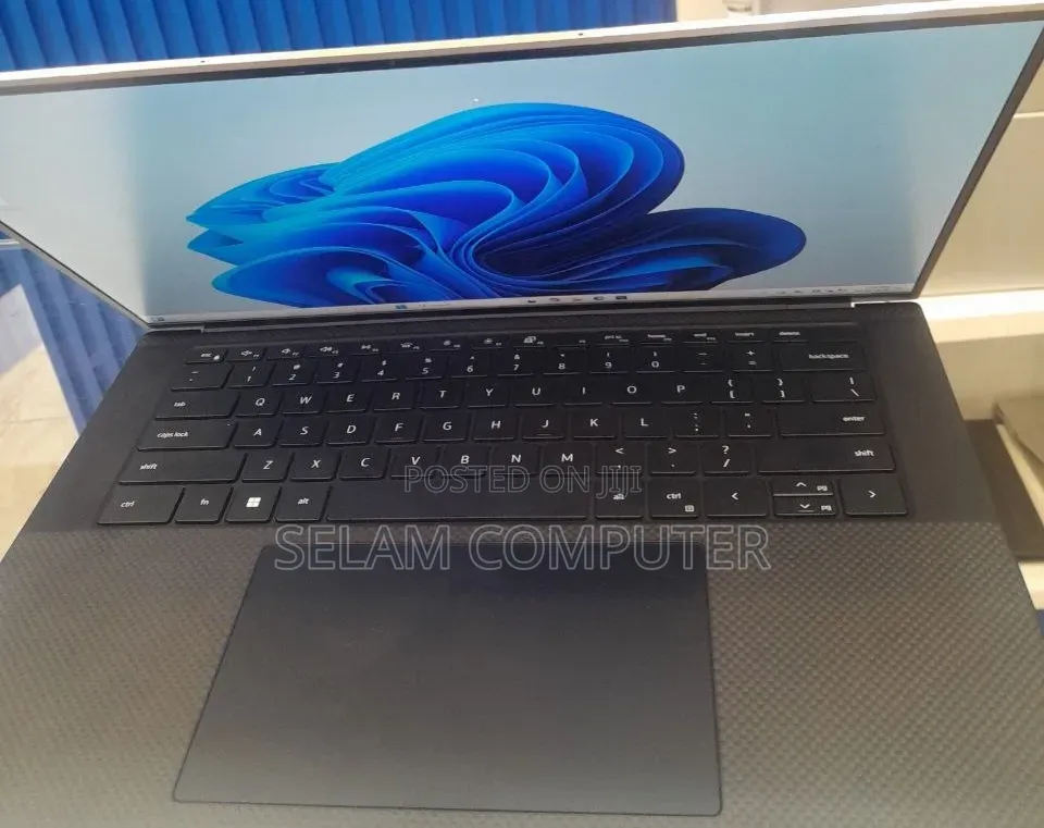 New Laptop Dell XPS 15 16GB Intel Core i7 SSD 512GB
