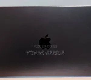 New Laptop Apple MacBook 16GB Apple M5 SSD 512GB
