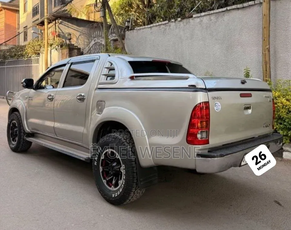 Toyota Hilux 2010 Silver
