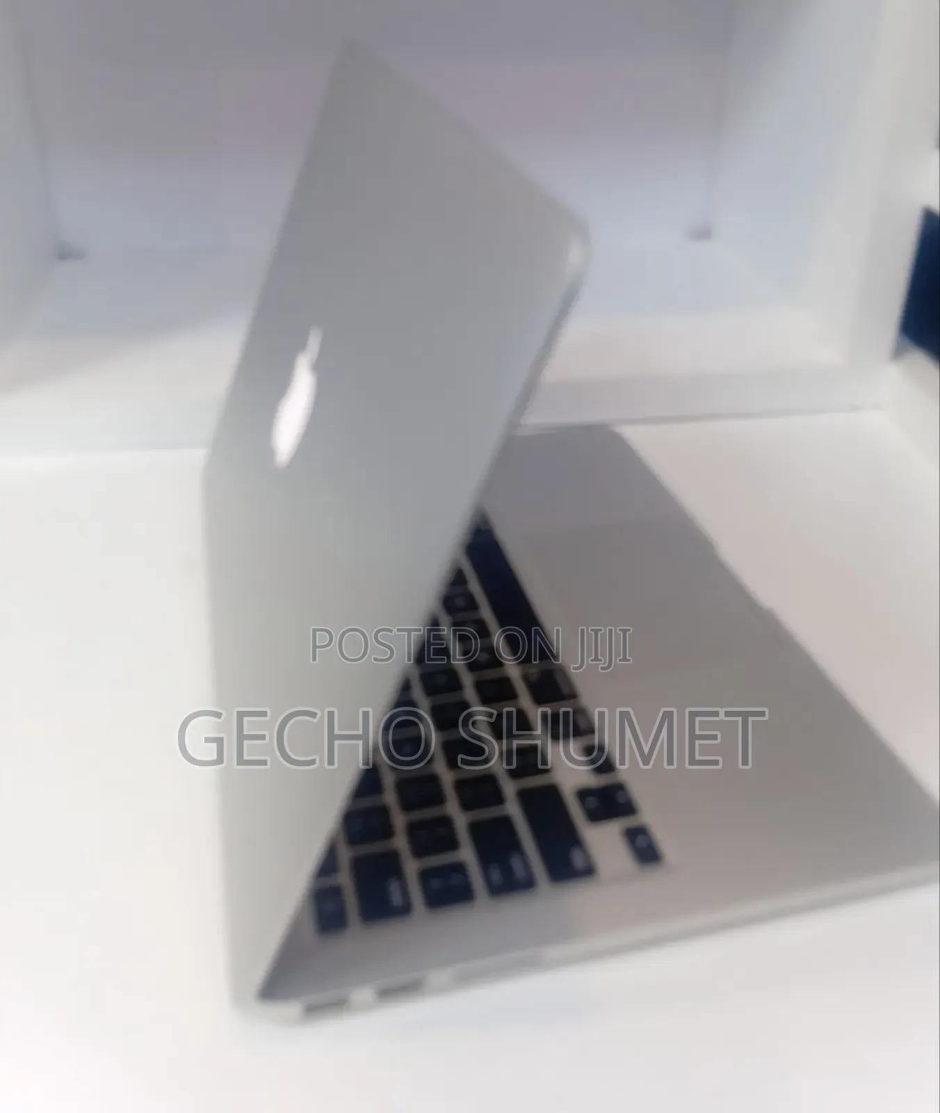 New Laptop Apple MacBook Pro 8GB SSD 256GB