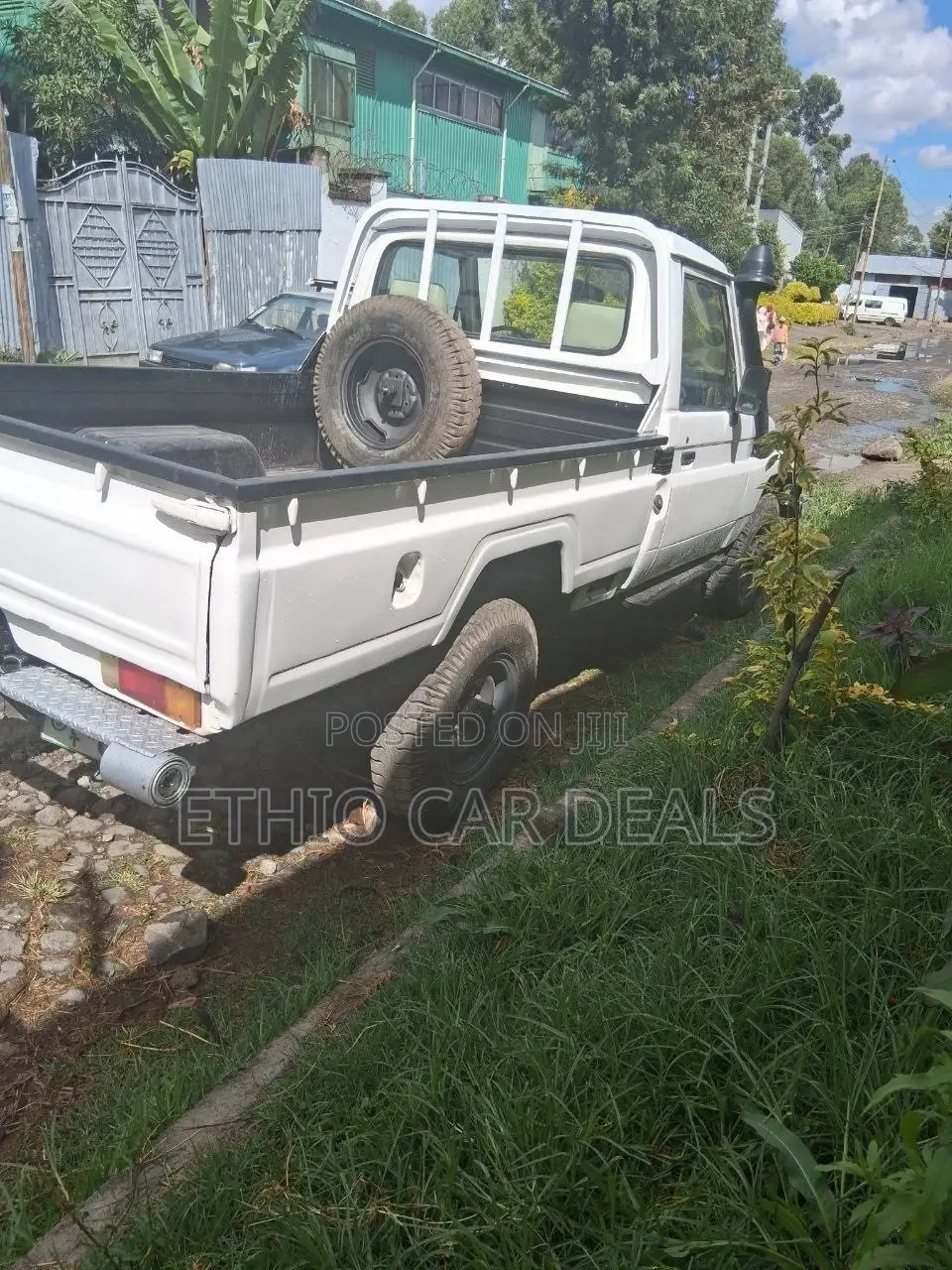 Toyota Land Cruiser 90 1997 White