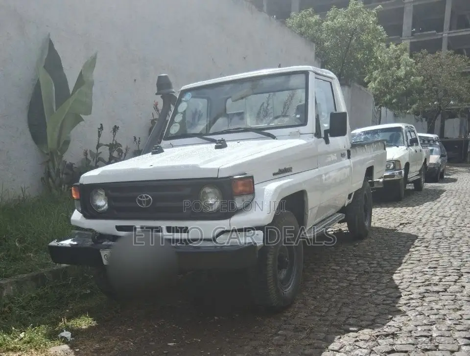 Toyota Land Cruiser 90 1997 White