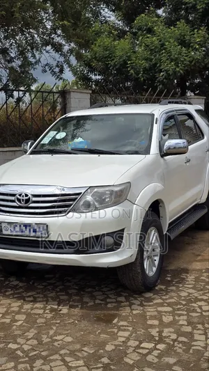 Toyota Fortuner 2.7 AWD 2012 White