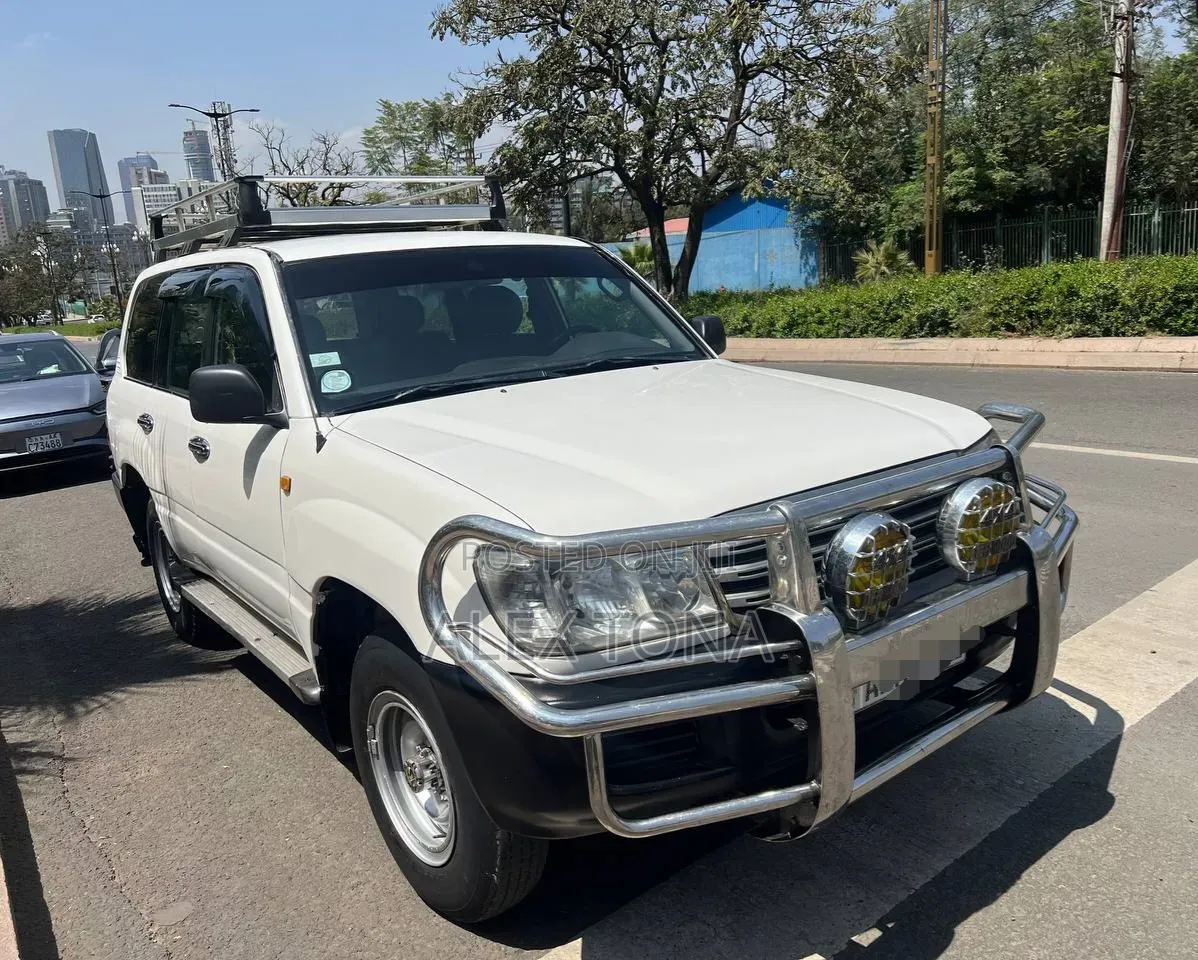 Toyota Land Cruiser 1999 White