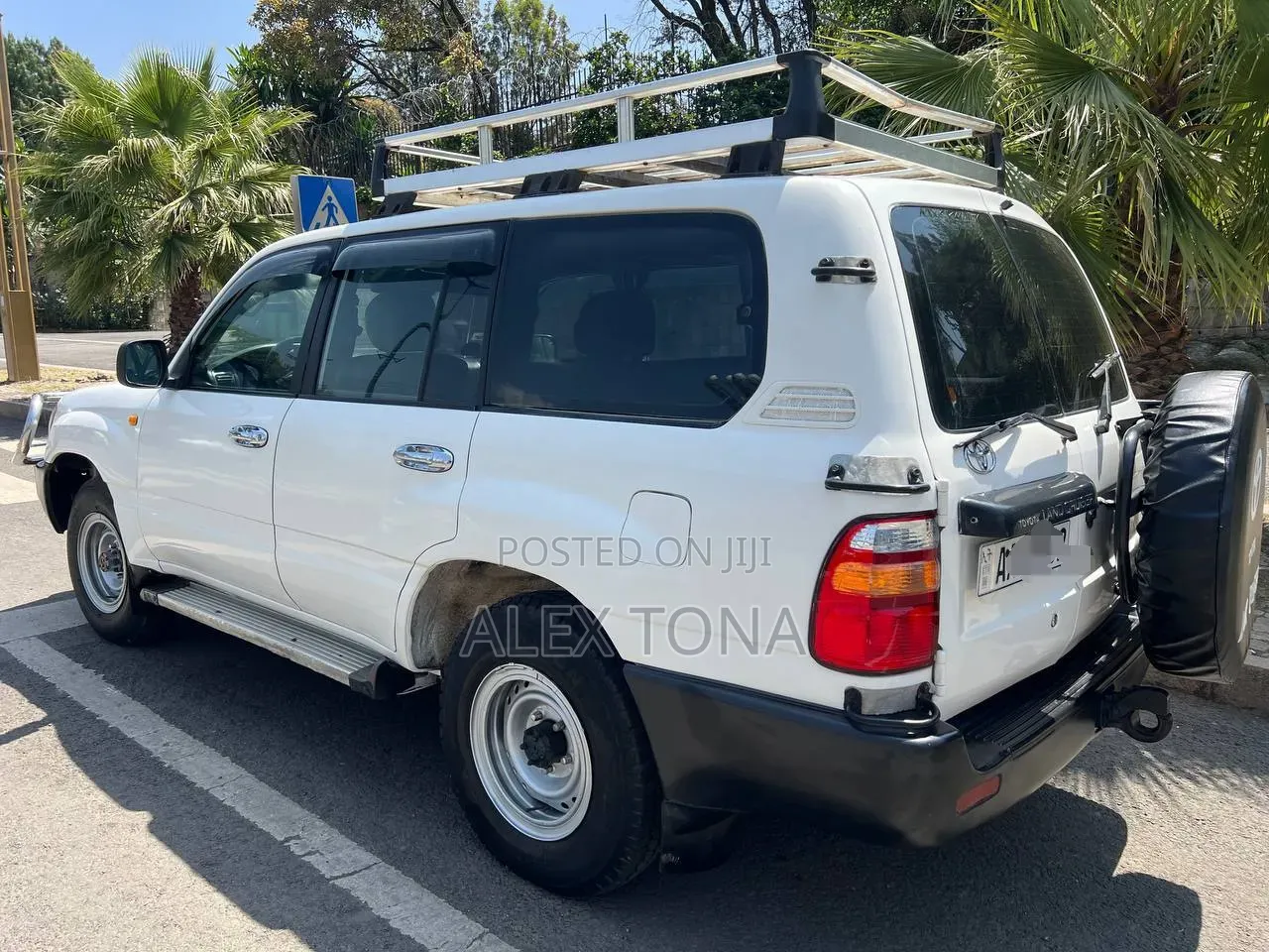 Toyota Land Cruiser 1999 White