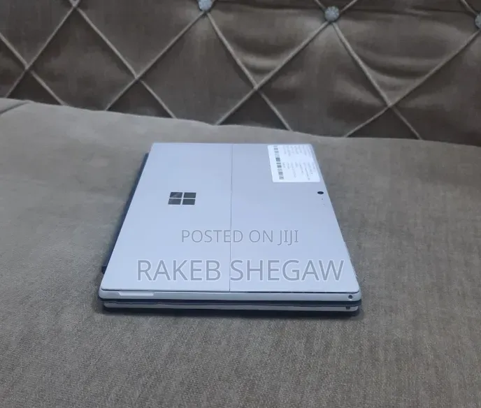 New Laptop Microsoft Surface 8GB Intel Core i5 SSD 256GB