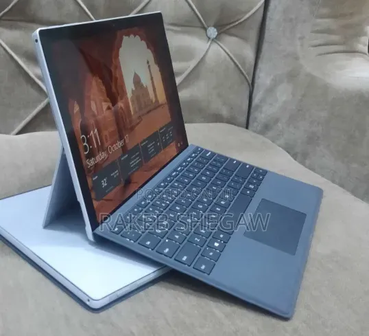 New Laptop Microsoft Surface 8GB Intel Core i5 SSD 256GB