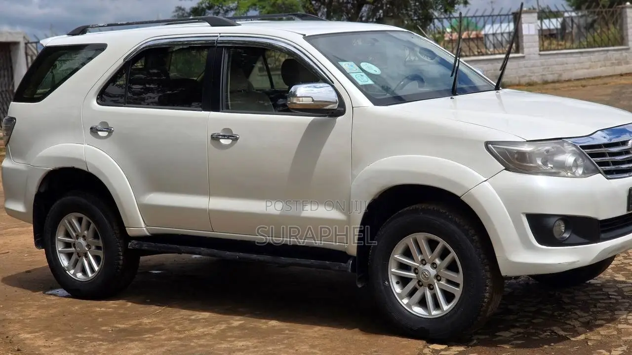 Toyota Fortuner 2.7 AWD 2014 White
