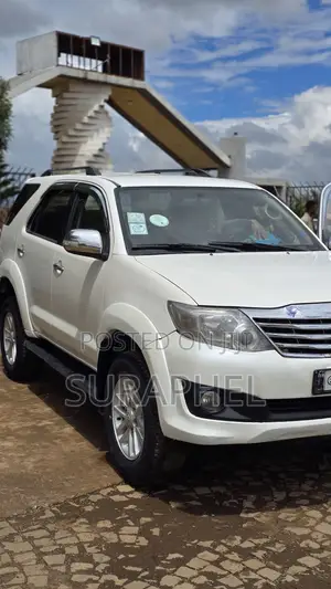 Toyota Fortuner 2.7 AWD 2014 White