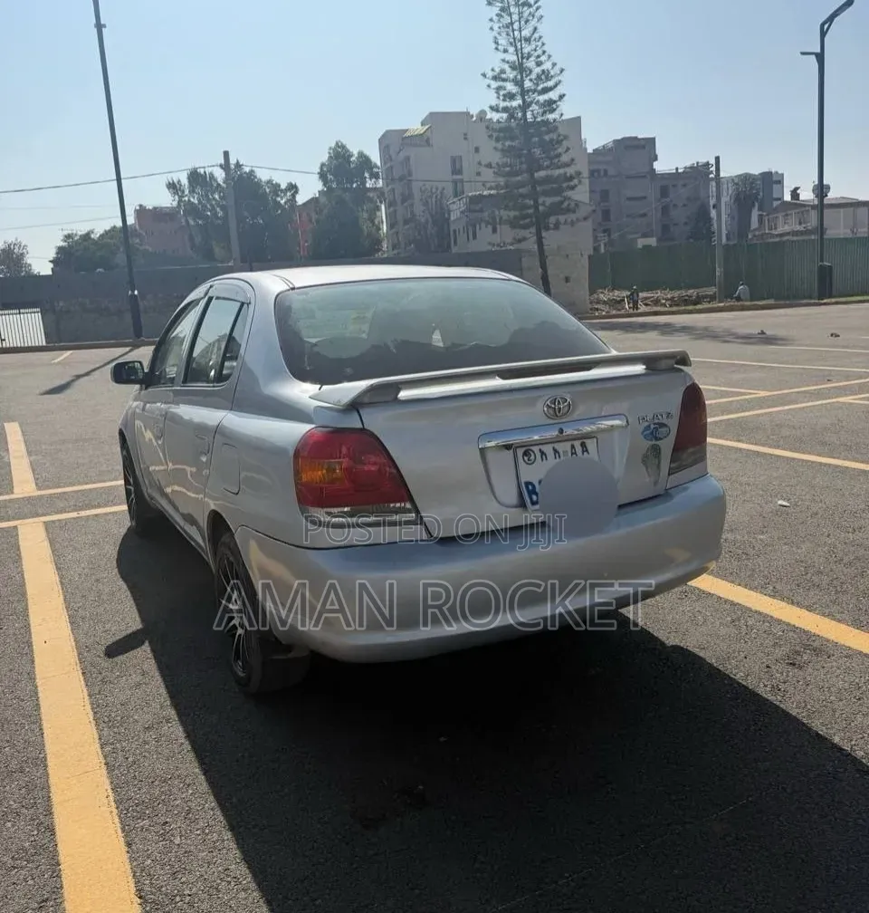 Toyota Platz 2004 Silver