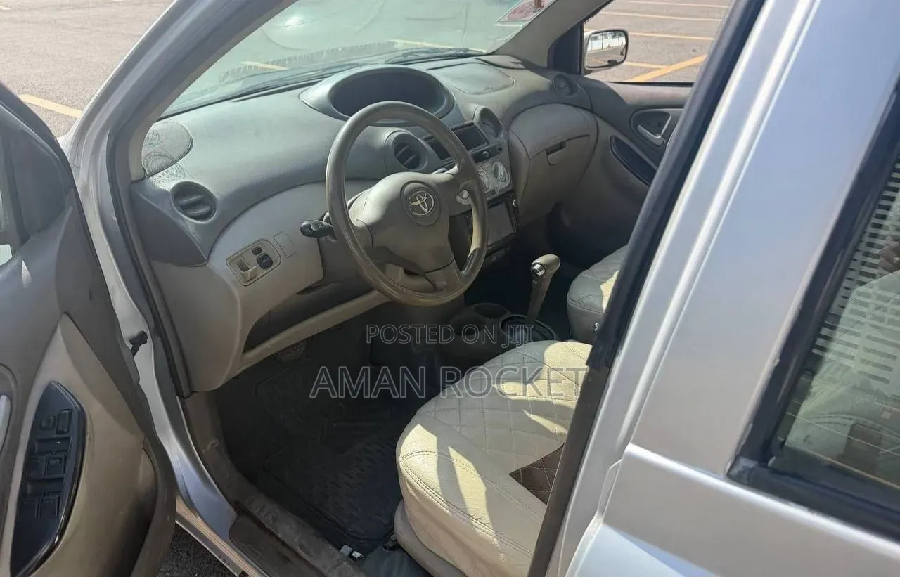 Toyota Platz 2004 Silver