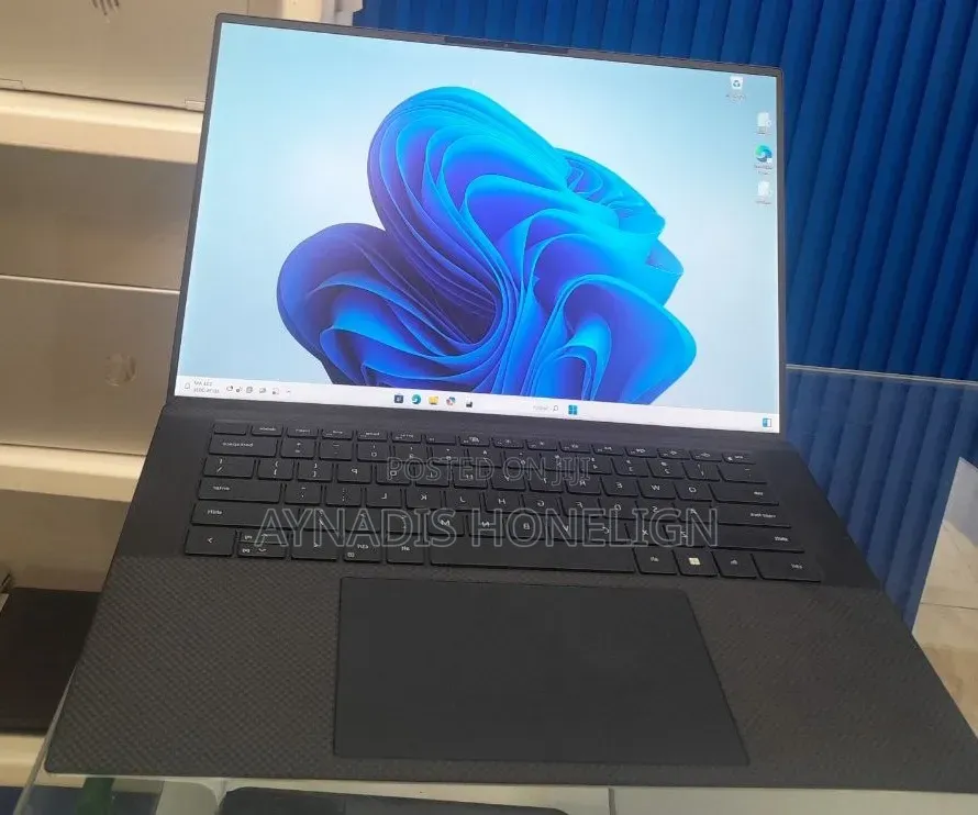 New Laptop Dell XPS 15 16GB Intel Core i7 SSD 512GB