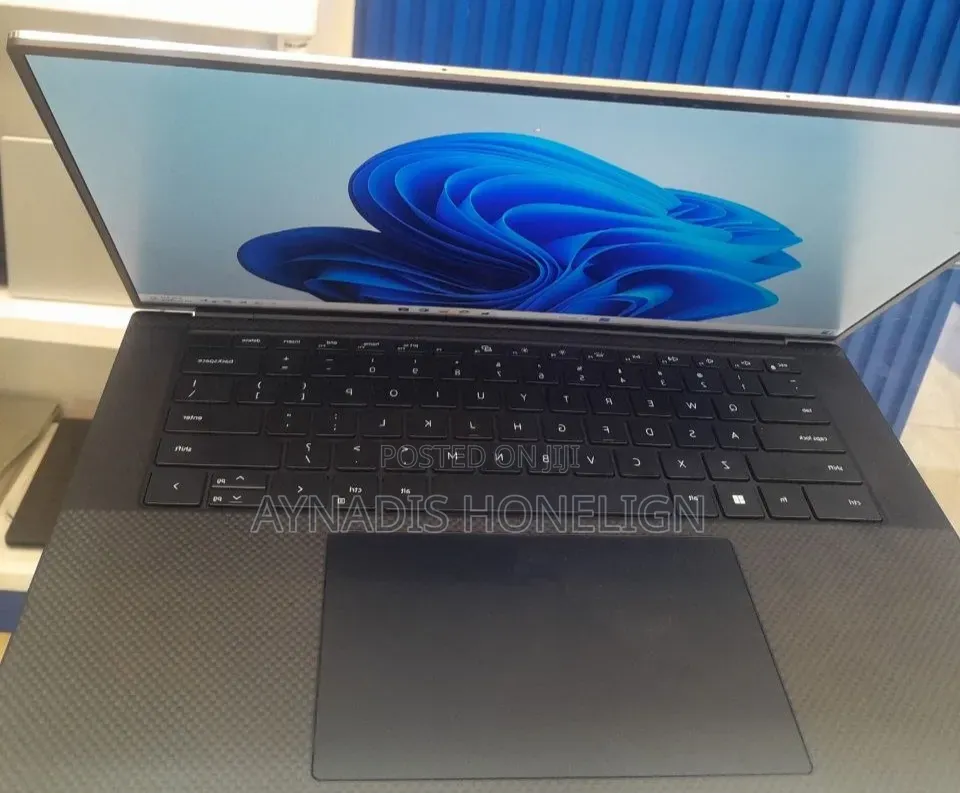 New Laptop Dell XPS 15 16GB Intel Core i7 SSD 512GB