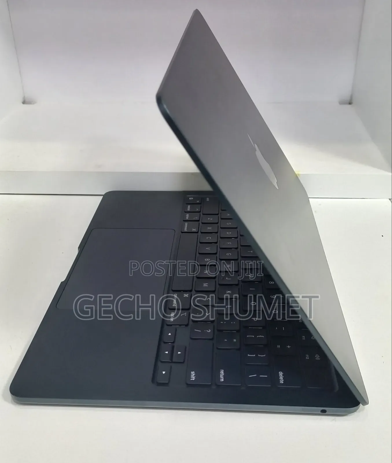 New Laptop Apple MacBook Air 2022 M2 8GB Apple M2 SSD 256GB
