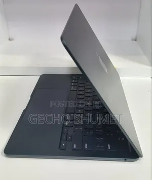 New Laptop Apple MacBook Air 2022 M2 8GB Apple M2 SSD 256GB